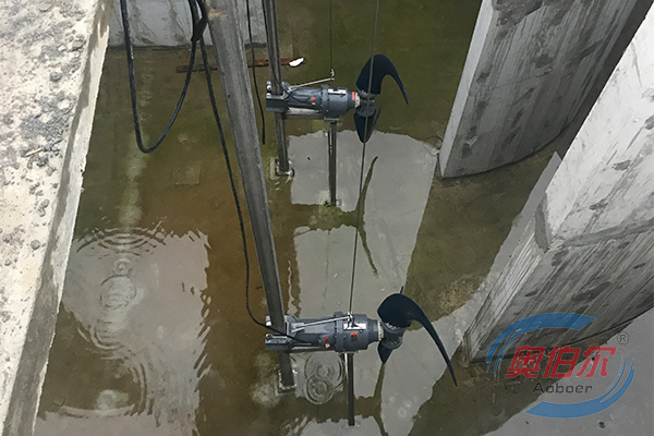 带水安装潜水推流器改造现场